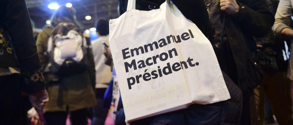Kommt mir auf die Tüte! Der französische Wahlkampf ist längst in der Textilbranche angekommen.  