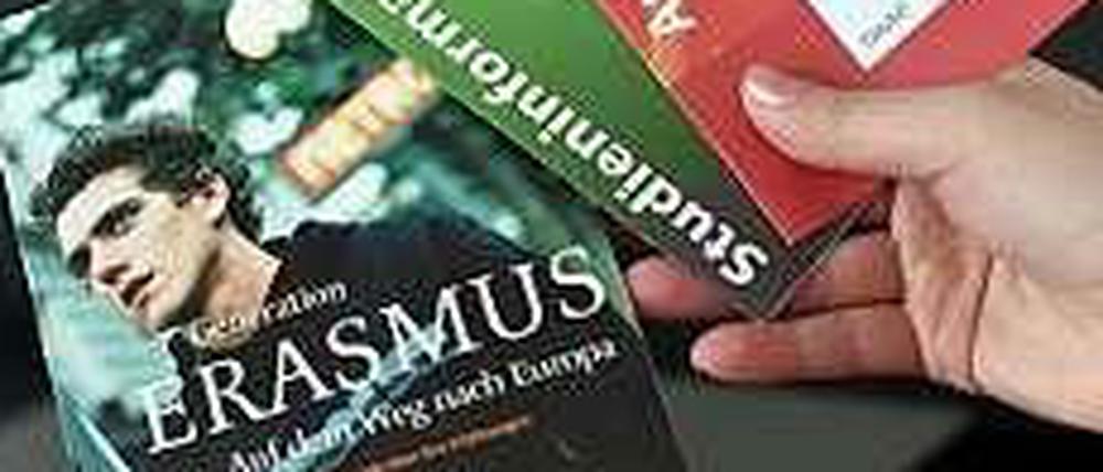 Erasmus fördert Studienaufenthalte oder Praktika im Ausland.