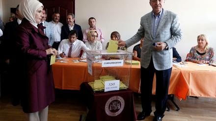 Der Ehepaar Erdogan am Sonntag bei der Stimmabgabe