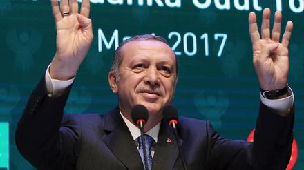 Der türkische Staatspräsident Recep Tayyip Erdogan spricht am 03.03.2017 in Istanbul. 