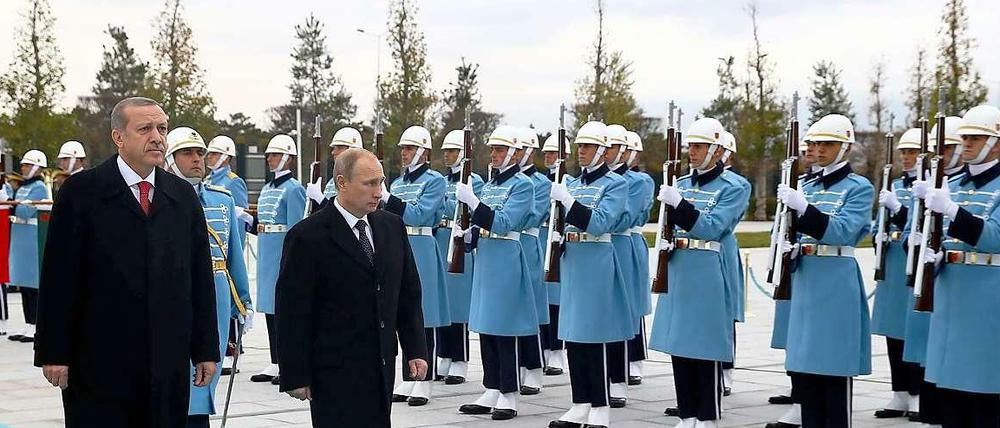 Verstehen sich prächtig. Die Präsidenten der Türkei und Russlands, Erdogan und Putin, am Montag bei dem Staatsbesuch in Ankara.