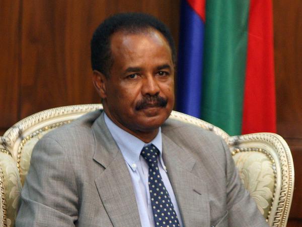 Isayas Afewerki ist seit 22 Jahren Präsident von Eritrea. Zuvor hat er den Freiheitskampf gegen Äthiopien angeführt. Er hat das Land seit 2001 ziemlich komplett isoliert. 