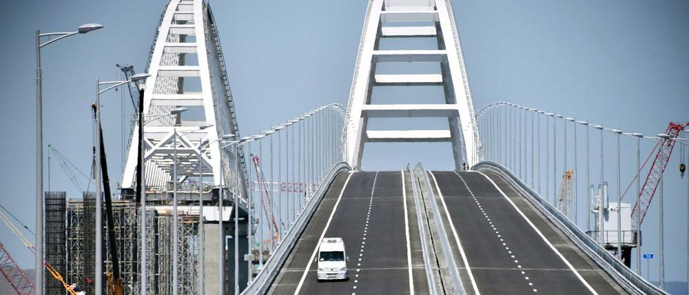 Blick auf die neue Brücke, die die Halbinsel Krim mit dem russischen Festland verbindet. 