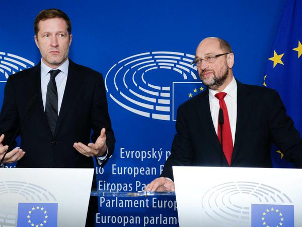 Paul Magnette, Premierminister der Wallonie, und EU-Parlamentspräsident Martin Schulz, der Ceta durchsetzen will.