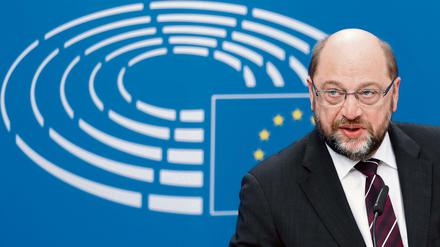 European Parliament President Martin Schulz talks to the media after meeting Britain's Prime Minister David Cameron (unseen) at the EU Parliament in Brussels, Belgium, February 16, 2016. REUTERS/Francois Lenoir