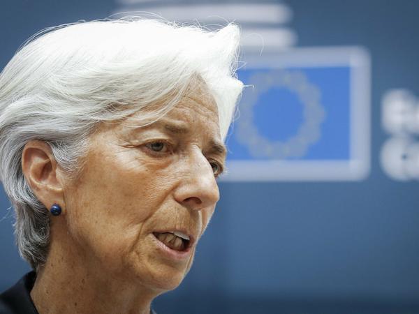 Alle Blicke richten sich auf Christine Lagarde. Die IWF-Chefin muss am Mittwoch entscheiden, ob sofort die Zahlungsunfähigkeit Griechenlands erklärt wird, oder erst später.
