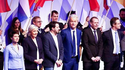 Frauke Petry, Marine Le Pen, Matteo Salvini, Geert Wilders, Harald Vilimsky und Marcus Pretzell in Koblenz (von links nach rechts). 