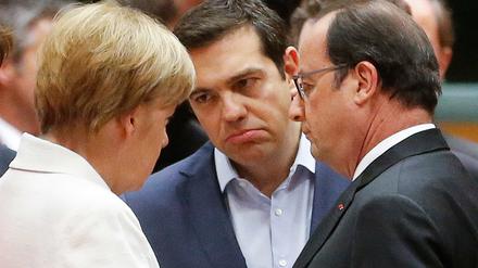 Er spaltet Europa. Der griechische Premier Alexis Tsipras hat die Staatschefs Merkel und Hollande in verschiedene Ecken des Griechenland-Dramas gedrückt.
