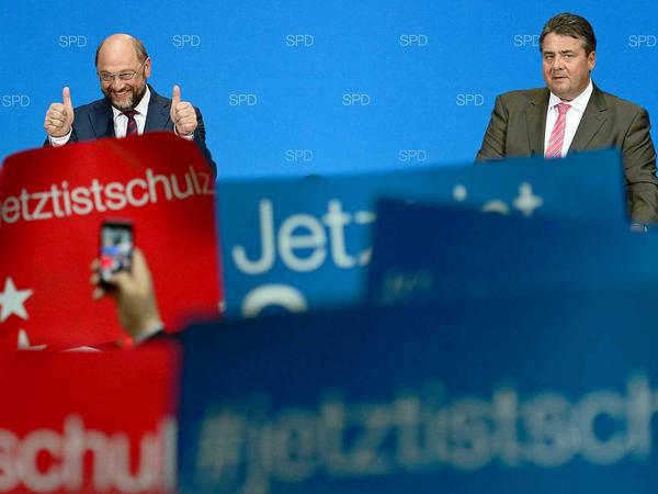 Der SPD-Vorsitzende Sigmar Gabriel sagte: „Das Wahlergebnis hat einen Namen, und der lautet Martin Schulz. Das war wirklich ein großartige Wahlkampf für die europäische Sozialdemokratie. Wir sind superstolz darauf, dass Du einer von uns bist“, sagte Gabriel an die Adresse von Schulz.