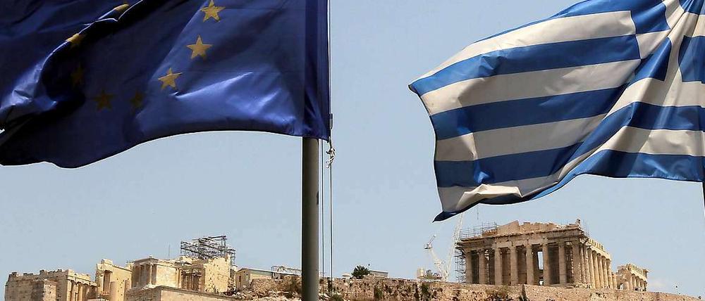 Nicht am Ende der Fahnenstange. Noch im Sommer hatte die CSU vehement vor weiteren Hilfen für Griechenland gewarnt – und dem Land den Austritt aus der Euro-Zone nahegelegt. Nun wollen auch die Christsozialen dem Hilfspaket zustimmen.