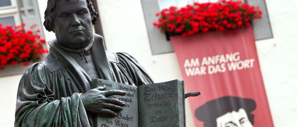 Luther auf dem Sockel in Wittenberg.