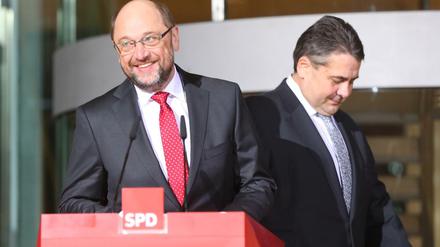 Auftritt und Abgang. Martin Schulz (l.) übernimmt auch den SPD-Parteivorsitz von Sigmar Gabriel. 