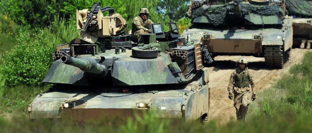 Militärs mit Panzern in Polen bei der Übung "Anakonda 2016". 