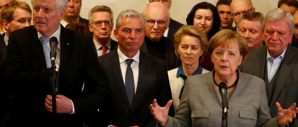 Angela Merkel und CSU-Chef Horst Seehofer nach den gescheiterten Sondierungsverhandlungen zwischen CDU, CSU, FDP und Grüne.