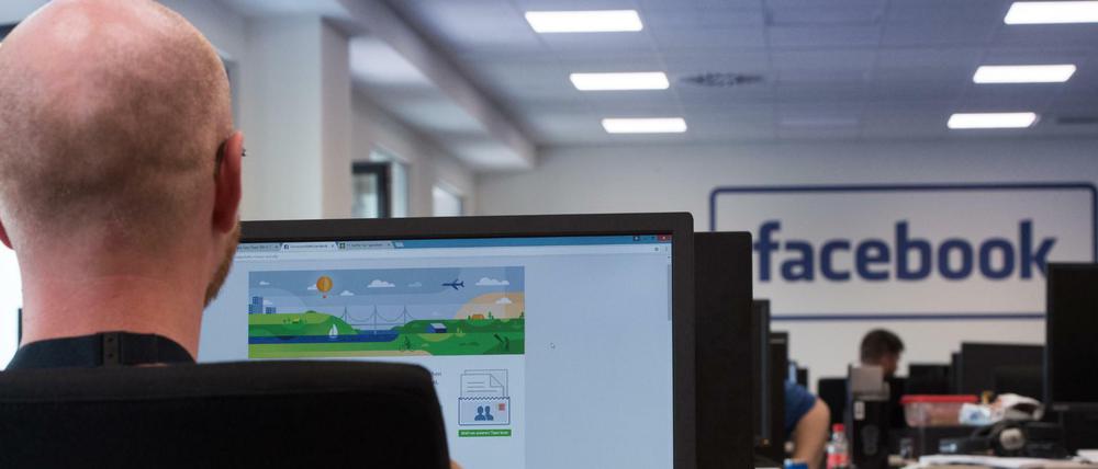 Ihr Arbeitsplatz sieht aus wie viele andere Büros, doch die Mitarbeiter des Facebook-Löschzentrums brauchen ein dickes Fell.