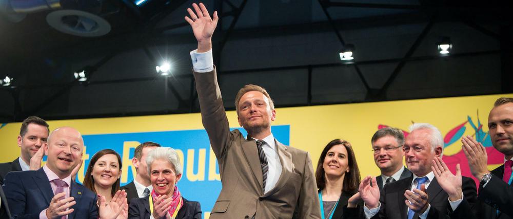 Christian Lindner und die Präsidiumsmitgliedern der FDP auf dem Parteitag in Berlin.