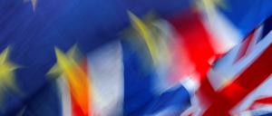 EU-Flagge und Union Jack.