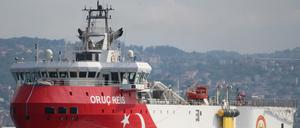 Die Türkei entsendet das Forschungsschiff Oruc Reis erneut ins Mittelmeer. Das Außenministerium in Athen spricht von einer "großen Eskalation" und wirft der Türkei Unglaubwürdigkeit vor.
