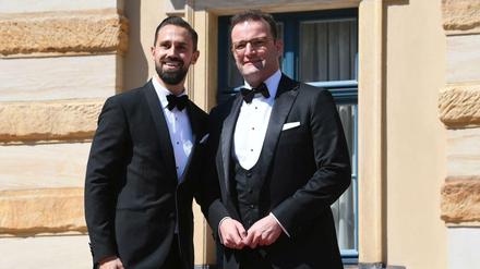 Gesundheitsminister Jens Spahn (re.) mit Ehemann Daniel Funke, der Miteigentümer der Villa ist.