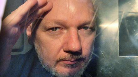 Assange befindet sich 23 Stunden am Tag in Isolation und erhalte keinen Besuch mehr, heißt es.