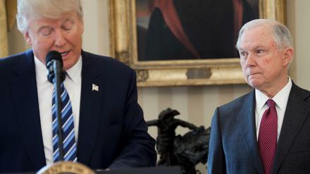 US-Präsident Donald Trump und sein Justizminister Jeff Sessions, ein treuer Anhänger seit Beginn des Wahlkampfs. 