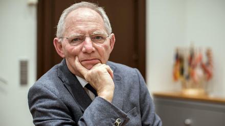 Bundesfinanzminister Wolfgang Schäuble (CDU) erklärt seine Position in der Flüchtlingspolitik.
