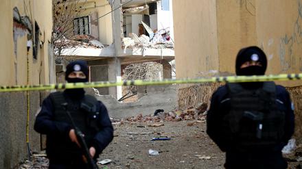 PKK-Rebellen griffen in Diyarbakir eine Polizeistation und ein Wohnheim der Beamten an.