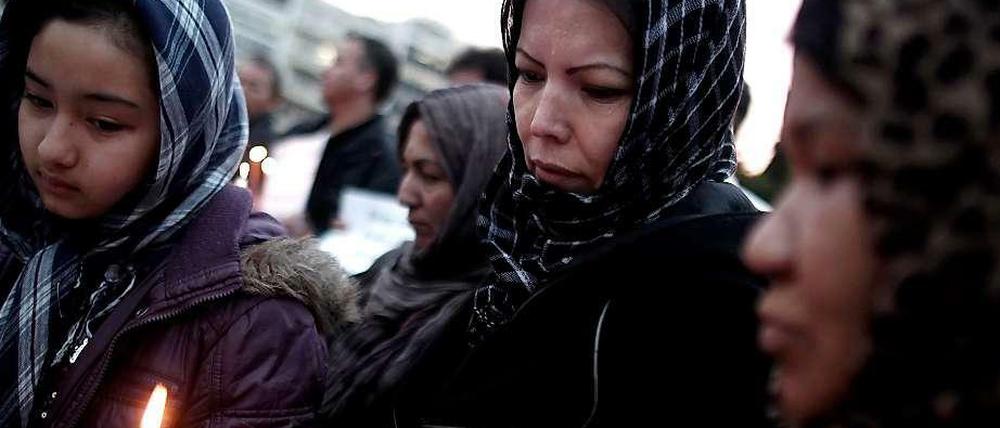 Protest in Griechenland. Afghaninnen nahmen im vergangenen Februar nach dem Tod von zwölf Flüchtlingen in der Ägäis an einer Demonstration in Athen teil.