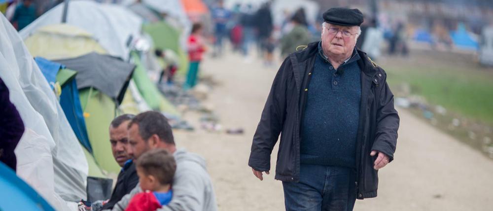 Der ehemalige Sozialminister Norbert Blüm besucht das Flüchtlingslager in Idomeni an der Grenze zwischen Griechenland und Mazedonien. 