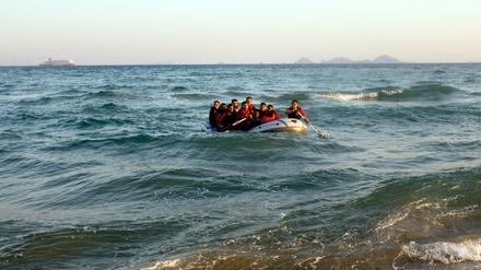 Immer wieder machen sich Flüchtlinge per Boot über das Mittelmeer auf den lebensgefährlichen Weg nach Europa. 
