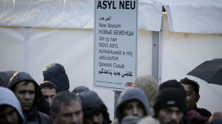 Asylbewerber beim Lageso in Berlin.