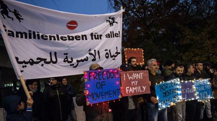 Flüchtlinge demonstrieren vor dem Innenministerium in Berlin. 