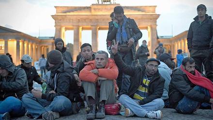 Flüchtlinge vor dem Brandenburger Tor.