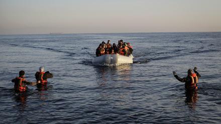 Ankommende Flüchtlinge auf der griechischen Insel Lesbos.