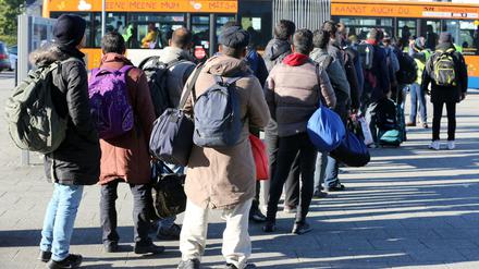 Flüchtlinge in Rostock. In diesem Jahr kommen womöglich deutlich mehr Asylbewerber nach Deutschland als bislang erwartet.