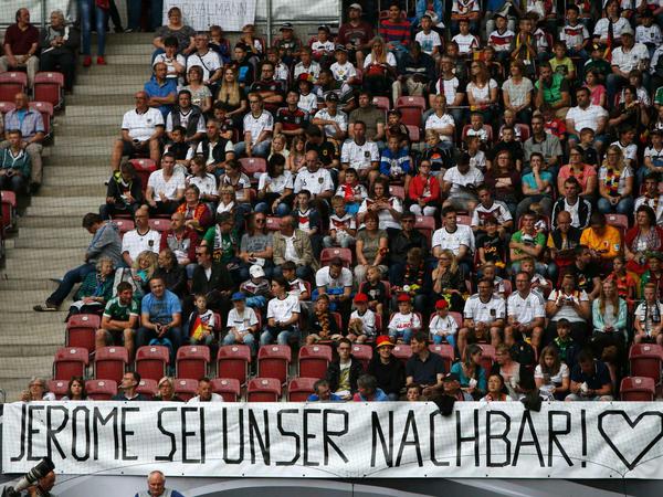 Solidarität beim Fußballspiel Deutschland-Slowakei.