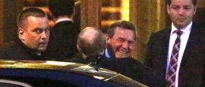 Gute Freunde: 2014 feierte Gerhard Schröder seinen 70. Geburtstag mit Wladimir Putin in Sankt Petersburg.