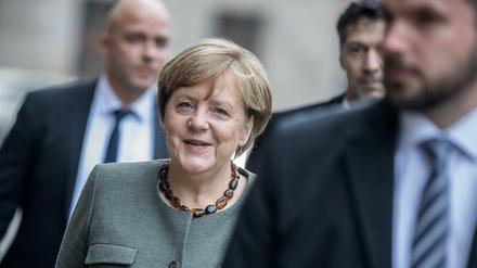 Bundeskanzlerin Angela Merkel (CDU) auf dem Weg zur nächsten Sondierungsrunde. 