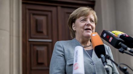 Bundeskanzlerin Angela Merkel äußert sich zwei Wochen nach Beginn der Sondierungsgespräche erstmals zum Stand der Verhandlungen.