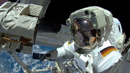 Der deutsche Astronaut Alexander Gerst bei Außenarbeiten an der Internationalen Raumstation ISS.