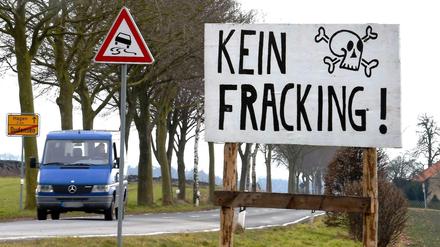 Die Mehrheit der Bevölkerung lehnt Fracking prinzipiell ab. Bei einer Umfrage im Auftrag von Abgeordnetenwatch.org sagte 61 Prozent der Befragten, sie wollten Fracking verboten wissen. 