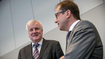 CSU-Granden im Wahlkampfmodus: Horst Seehofer und Alexander Dobrindt setzen lieber auf Populismus statt politische Lösungen.