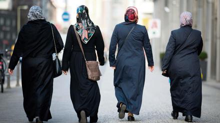 Frauen mit Kopftüchern in Berlin-Kreuzberg.