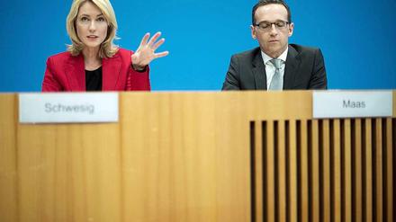 Die Quote kommt: Familienministerin Manuela Schwesig und Justizminister Heiko Maas (beide SPD) stellen Pläne für eine Frauenquote in der Wirtschaft vor. 
