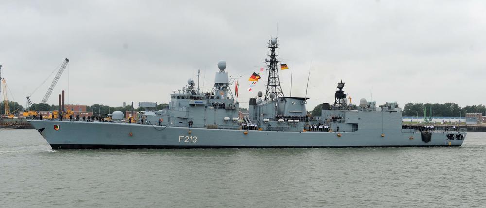 Die Deutsche Marine beteiligt sich mit der Fregatte "Augsburg" an dem vom Bundestag beschlossenen Anti-IS-Einsatz. In der Nacht zum Sonntag wurde sie dem Kommando Frankreichs unterstellt.