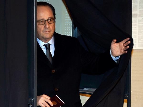 Präsident Francois Hollande gab am Morgen in seinem Wahlkreis in Tulle seine Stimme ab.