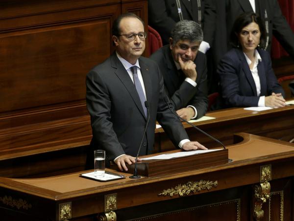Frankreichs Präsident Francois Hollande kündigt Entschlossenheit im Kampf gegen den IS an.