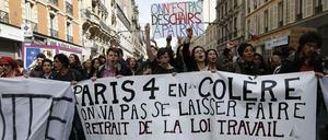 Französische Jugendliche demonstrieren gegen die Arbeitsmarktpolitik der Regierung 