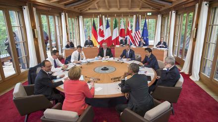 In trauter Runde. Auch am Montag debattierten die Vertreter der sieben Industrienationen auf Schloss Elmau über das Weltgeschehen. Mit am Tisch waren auch die EU-Repräsentanten Donald Tusk und Jean-Claude Juncker.