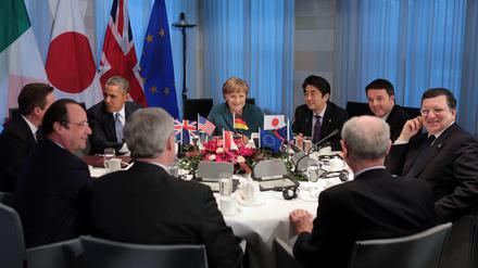 US-Präsident Obama, Angela Merkel und die anderen Staats- und Regierungschefs der führenden sieben Industriestaaten (G7) beraten am Montag über die Ukraine-Krise.